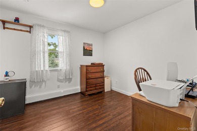 Beautifully maintained 4-bedroom Colonial located in the heart - photo 18