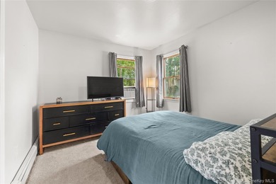 Beautifully maintained 4-bedroom Colonial located in the heart - photo 19