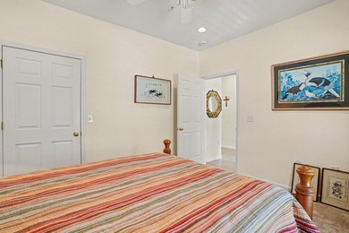 Welcome to this delightful three-bedroom, two-bathroom end unit - photo 20