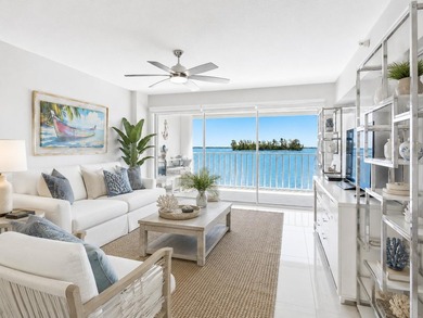 Beautifully renovated with stunning white tile, freshly painted - photo 11