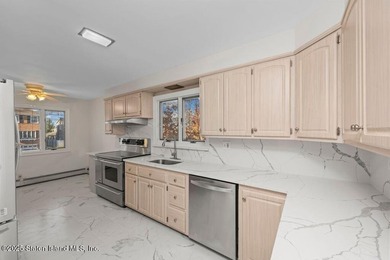 Welcome to this welcoming and sprawling mid-century modern - photo 11