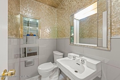 Welcome to this welcoming and sprawling mid-century modern - photo 13