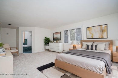 Welcome to this welcoming and sprawling mid-century modern - photo 14