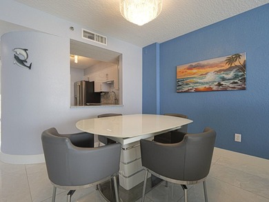 Beautifully renovated with stunning white tile, freshly painted - photo 19