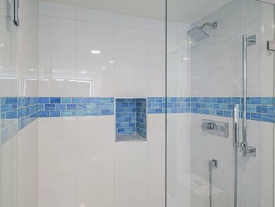 Beautifully renovated with stunning white tile, freshly painted - photo 26