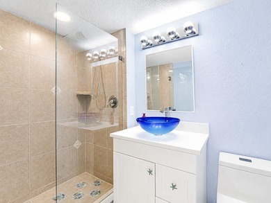 Beautifully renovated with stunning white tile, freshly painted - photo 29