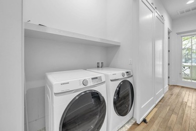 This beautifully designed single-level home features 3 bedrooms - photo 22