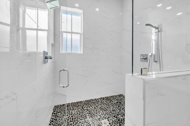 This beautifully designed single-level home features 3 bedrooms - photo 23