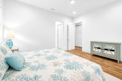 This beautifully designed single-level home features 3 bedrooms - photo 27