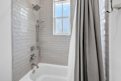 This beautifully designed single-level home features 3 bedrooms - photo 31