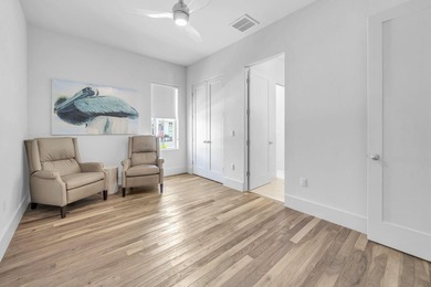 This beautifully designed single-level home features 3 bedrooms - photo 33