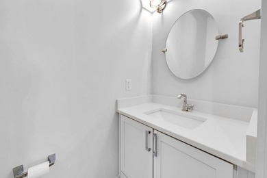 This beautifully designed single-level home features 3 bedrooms - photo 35