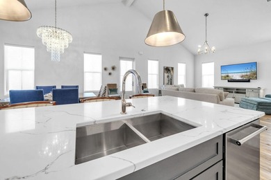 This beautifully designed single-level home features 3 bedrooms - photo 38
