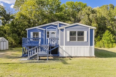 Lake Home Active Under Contract in Seven Points, Texas