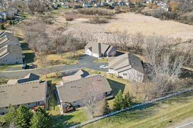 Convenient one level living Buffalo end unit townhouse in quiet - photo 12