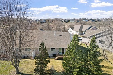 Convenient one level living Buffalo end unit townhouse in quiet - photo 13