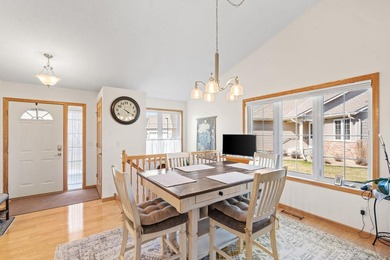 Convenient one level living Buffalo end unit townhouse in quiet - photo 17