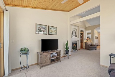 Convenient one level living Buffalo end unit townhouse in quiet - photo 24