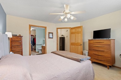 Convenient one level living Buffalo end unit townhouse in quiet - photo 36