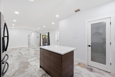 You'll love this beautifully updated corner unit, 2Bedroom - photo 11