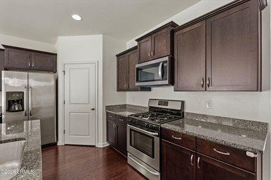 Welcome to this beautifully maintained, move-in-ready 4-bedroom - photo 12