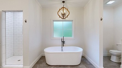 Beautiful Home located in an amazing neighborhood situated on a - photo 13