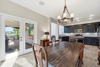 Stunning house on Lake Sinclair! This move in ready property has - photo 15