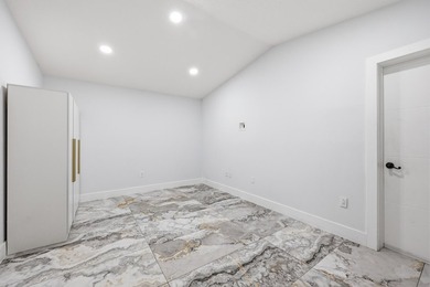 You'll love this beautifully updated corner unit, 2Bedroom - photo 17