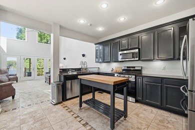 Stunning house on Lake Sinclair! This move in ready property has - photo 18