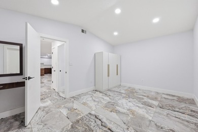You'll love this beautifully updated corner unit, 2Bedroom - photo 18