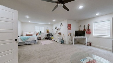 Beautiful Home located in an amazing neighborhood situated on a - photo 21