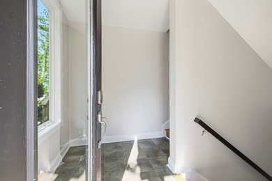 Stunning house on Lake Sinclair! This move in ready property has - photo 23