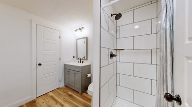 Beautiful Home located in an amazing neighborhood situated on a - photo 26