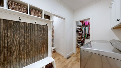 Beautiful Home located in an amazing neighborhood situated on a - photo 27