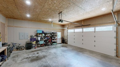 Beautiful Home located in an amazing neighborhood situated on a - photo 28