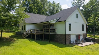 Beautiful Home located in an amazing neighborhood situated on a - photo 38