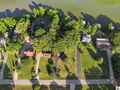 Enjoy lake life at its finest with this beautiful 4-bedroom - photo 46