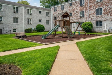 Beautifully renovated 1-bedroom lower-level unit in the - photo 12