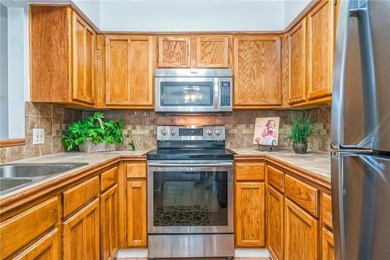 Discover the charm of this refreshed 2-bedroom, 2.5-bathroom - photo 13
