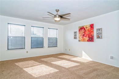 Discover the charm of this refreshed 2-bedroom, 2.5-bathroom - photo 18