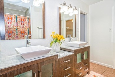 Discover the charm of this refreshed 2-bedroom, 2.5-bathroom - photo 21