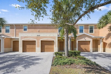 Beautifully maintained townhome in the desirable gated community - photo 1