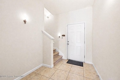 Beautifully maintained townhome in the desirable gated community - photo 2