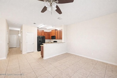 Beautifully maintained townhome in the desirable gated community - photo 5