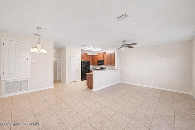 Beautifully maintained townhome in the desirable gated community - photo 6
