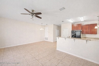 Beautifully maintained townhome in the desirable gated community - photo 7