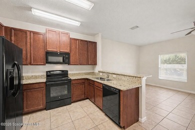 Beautifully maintained townhome in the desirable gated community - photo 8