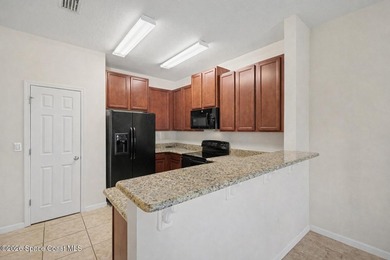 Beautifully maintained townhome in the desirable gated community - photo 10