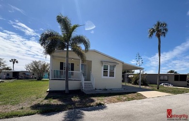 Beautiful 3-bedroom, 2-bathroom home located in Colony Cove, a - photo 3