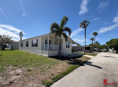Beautiful 3-bedroom, 2-bathroom home located in Colony Cove, a - photo 4
